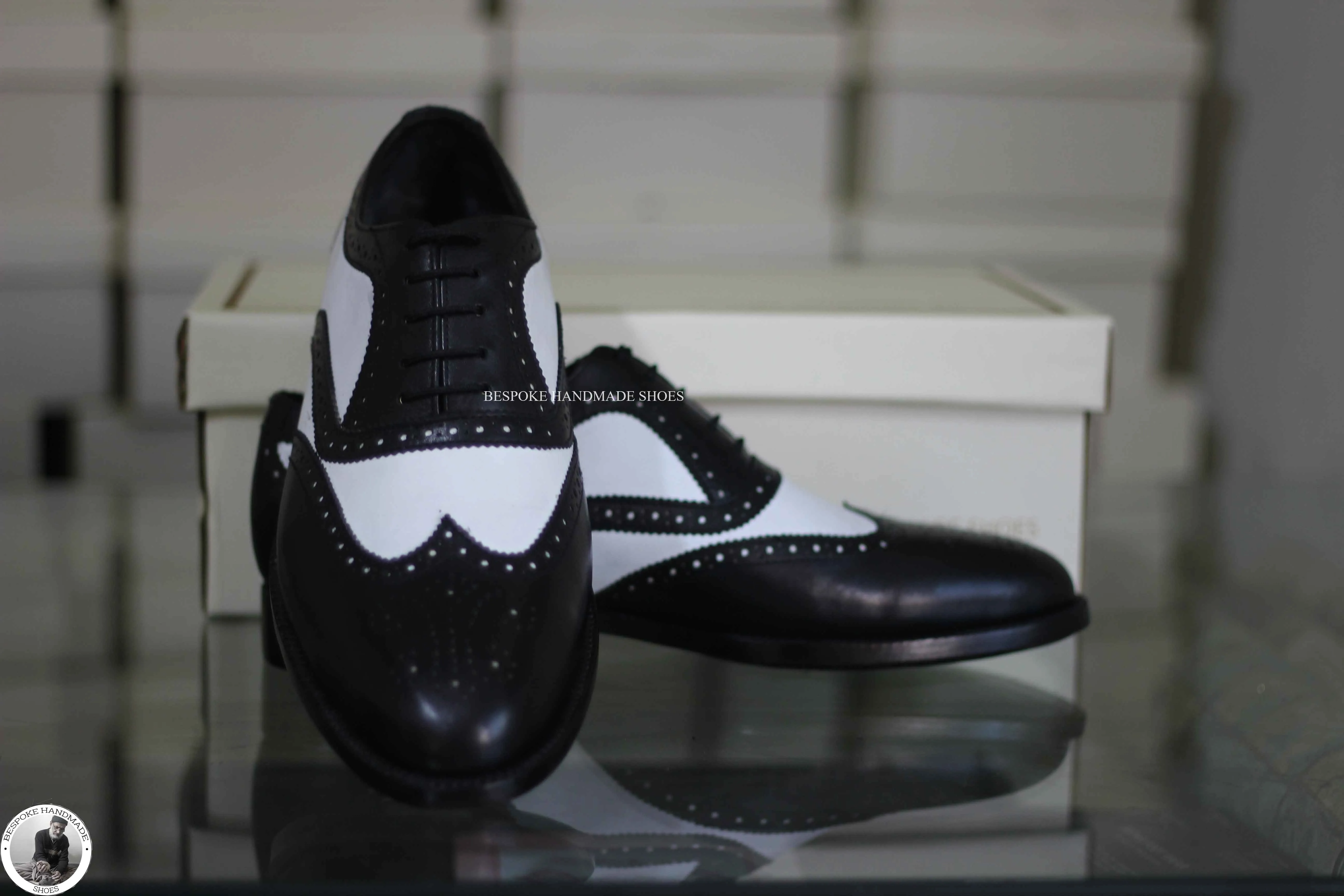 Bespoke Men's Handmade Black And White Leather Oxford Wingtip Brogue Lace Up Dress Men's Shoes