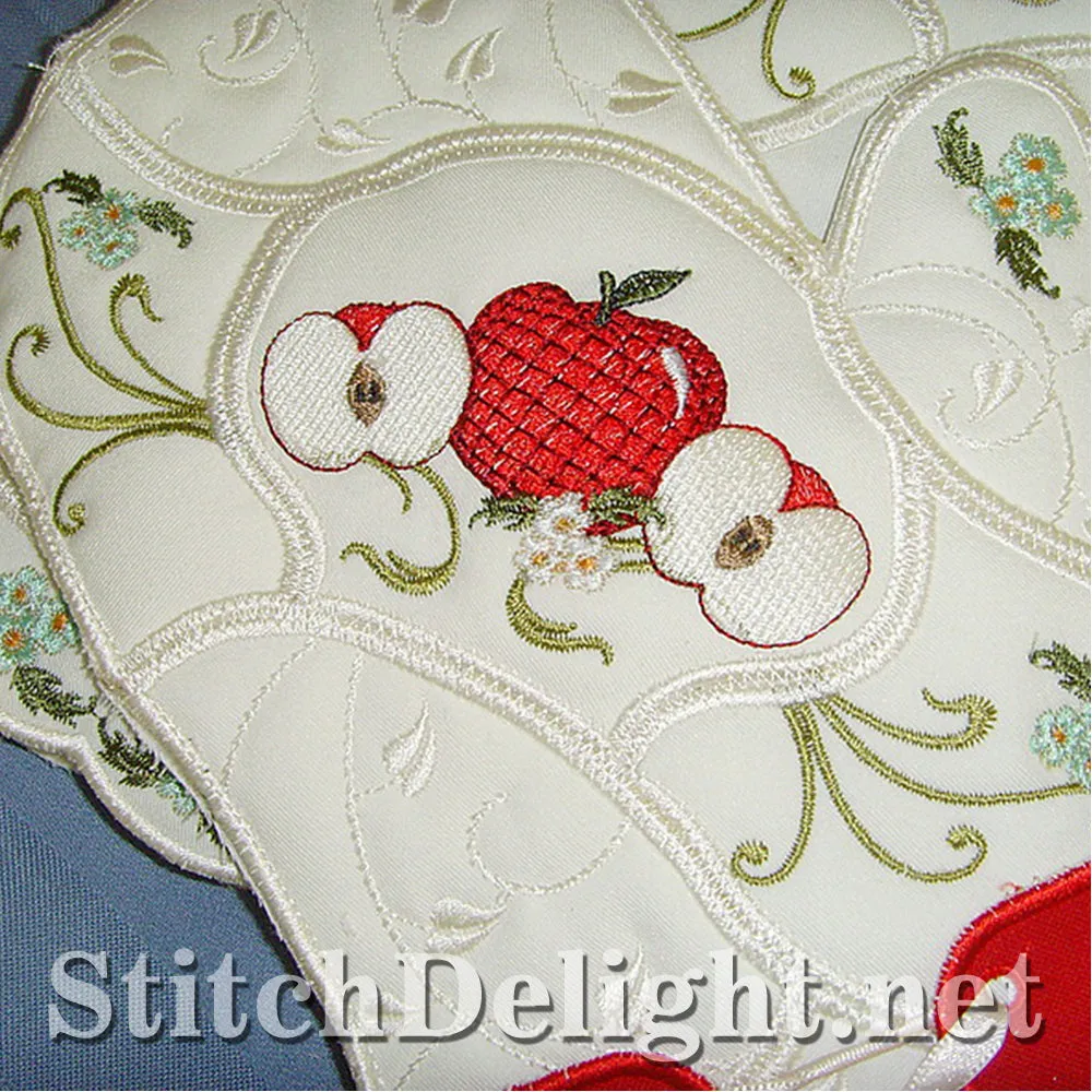 SD0685 Apple Oven Gloves 5x7 Hoop