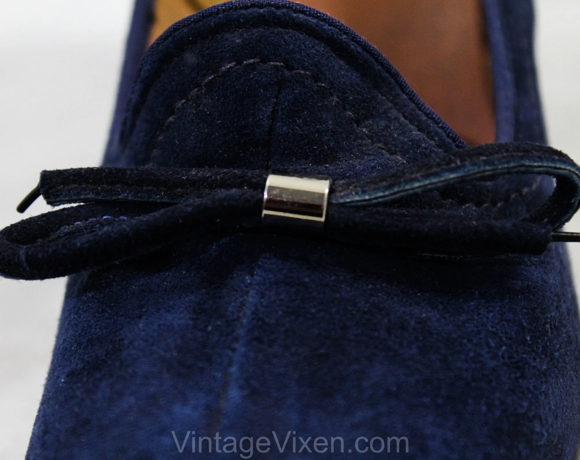 Size 7 Blue Suede Shoes - Beautiful 1960s Navy Pumps with Silver Bow Detail - 60s NOS Deadstock - Quality Leather Mod Office Wear Heels - 7B